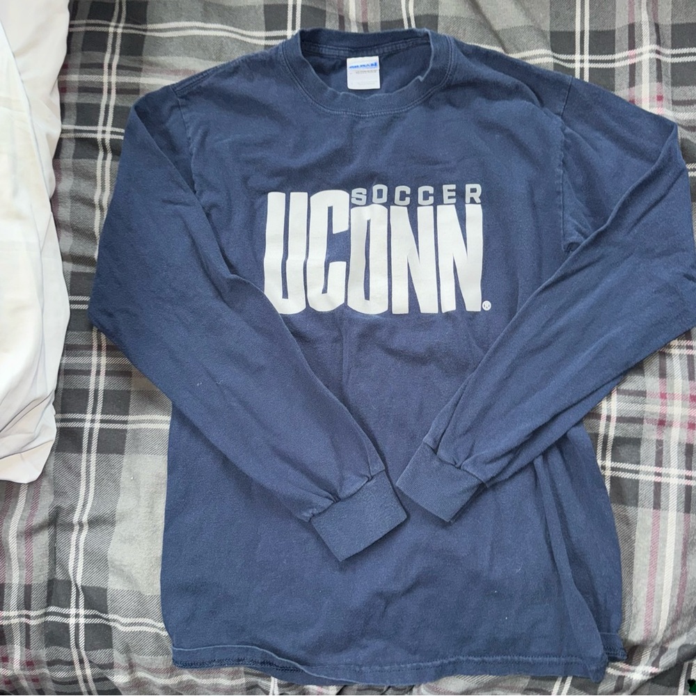 🌟UConn university long sleeve shirt size smalll
